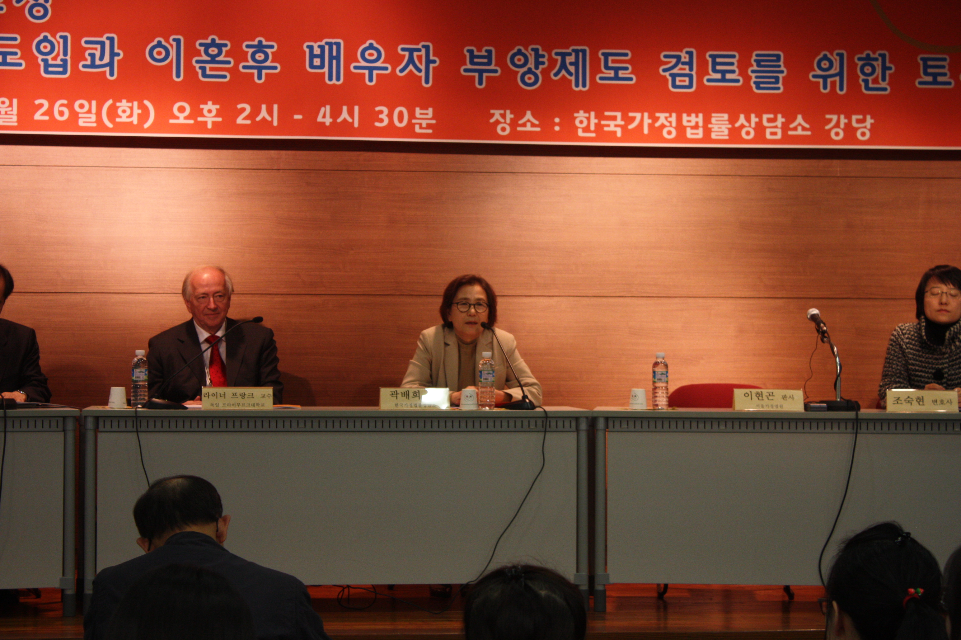 비혼모의 부양청구권 도입과 이혼 후 배우자 부양제도 검토를 위한 토론회(2010.10.26)IMG_3179.JPG