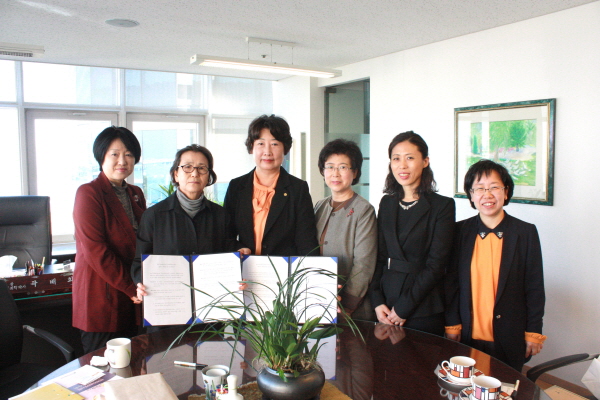 전국여성법무사회_한국가정법률상담소 협약식(2014.10.23)전국여성법무사회_상담소 협약식1(2014.10.23).JPG