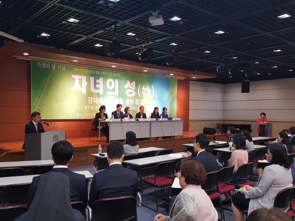 창립62주년 기념 심포지엄 - 자녀의 성, 강제에서 원칙을 넘어 합의로심포지엄사진3_18.05.11.jpg
